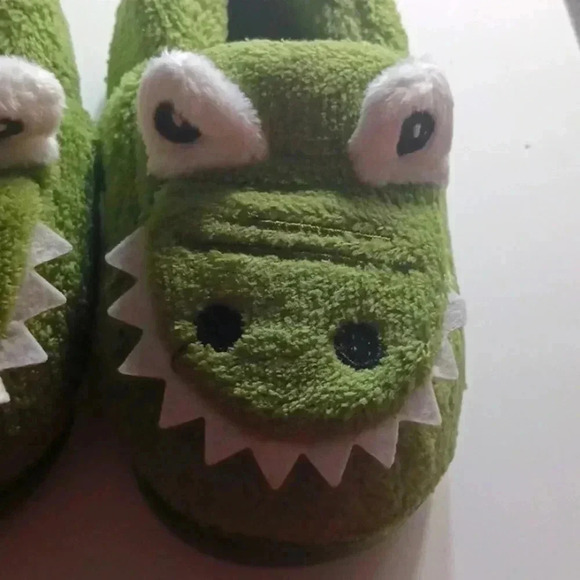 Cartoon cushion shoes..size Toddler 7..NWT..GREEN - Picture 2 of 3